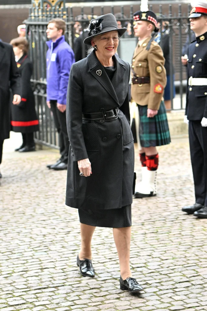 La reina Margarita II asiste al servicio conmemorativo del duque de Edimburgo