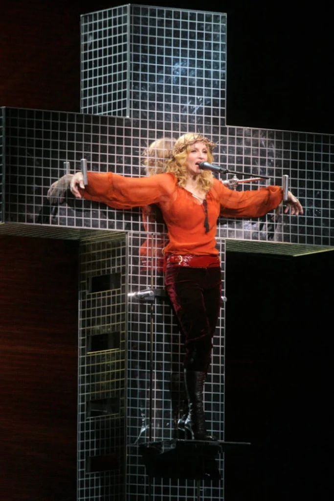 Madonna La inimitable ambicion rubia 012 683x1024 - Madonna: La inimitable "ambición rubia"