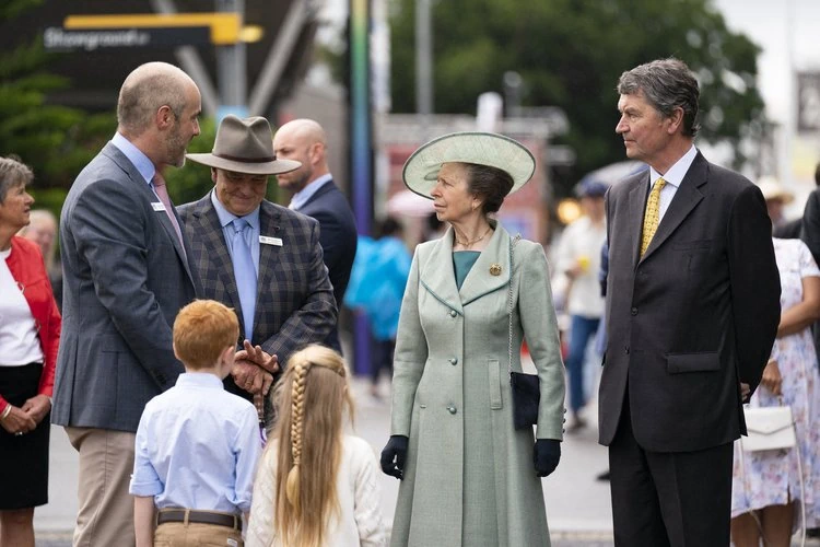 princesa Ana de Inglaterra 003 - La princesa Ana de Inglaterra visita el Espectáculo Real de Pascua del Bicentenario de Sídney