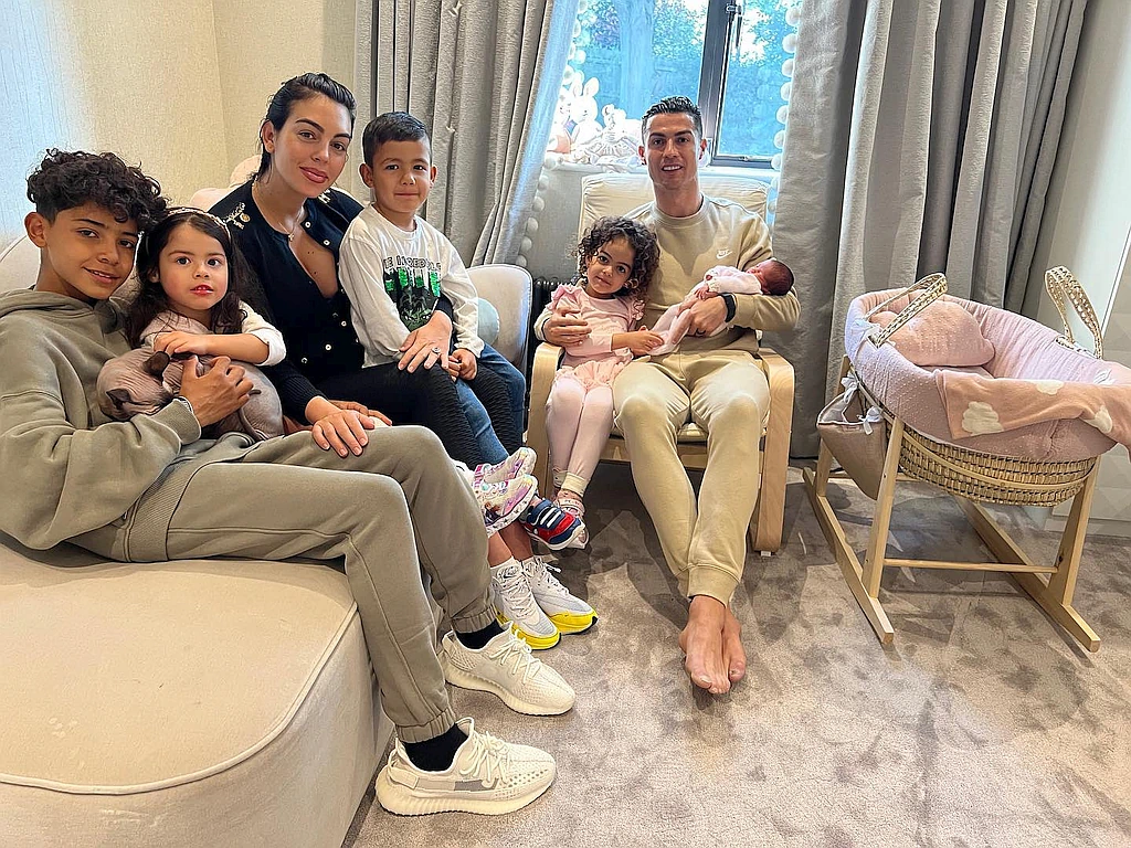 Cristiano Ronaldo y Georgina Rodríguez presentan a su bebe esmeralda