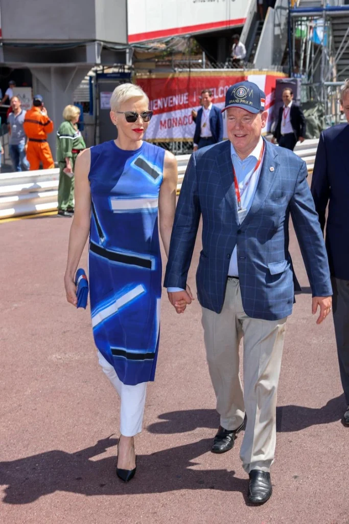 El Principe Alberto y la Princesa Charlene asistieron al Gran Premio de Monaco 2022 011 683x1024 - Charlene y Alberto de Mónaco acallan los rumores de crisis