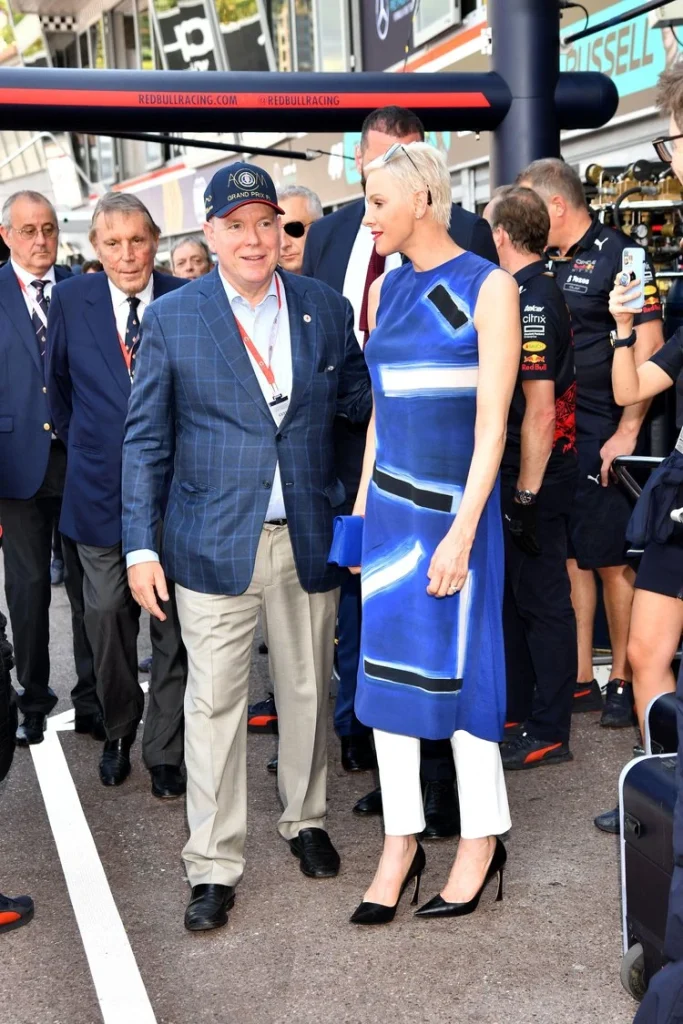 El Principe Alberto y la Princesa Charlene asistieron al Gran Premio de Monaco 2022 012 683x1024 - Charlene y Alberto de Mónaco acallan los rumores de crisis
