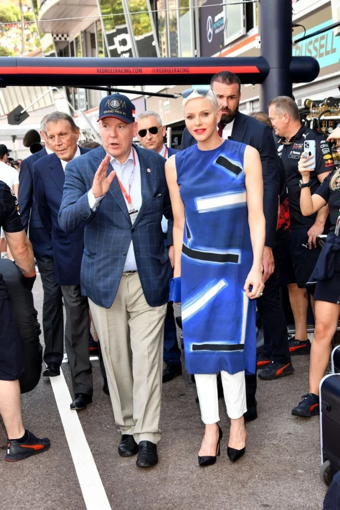 El Principe Alberto y la Princesa Charlene asistieron al Gran Premio de Monaco 2022 013 683x1024 - Charlene y Alberto de Mónaco acallan los rumores de crisis