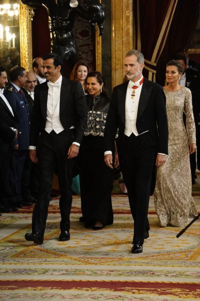 El Rey Felipe VI y la Reina Letizia de España acogen un banquete de Estado en honor del Emir del Estado de Qatar, el Jeque Tamim bin Hamad Al Thani, y la Jequesa Jawaher bint Hamad bin Suhaim Al-Thani, que se encuentran de visita de Estado en España, en El Palacio Real el 17 de mayo de 2022 en Madrid, España.