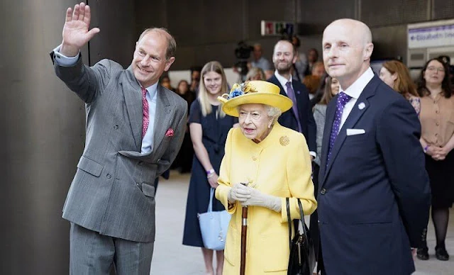 La reina Isabel II reaparece por sorpresa 007 - La reina Isabel II reaparece por sorpresa