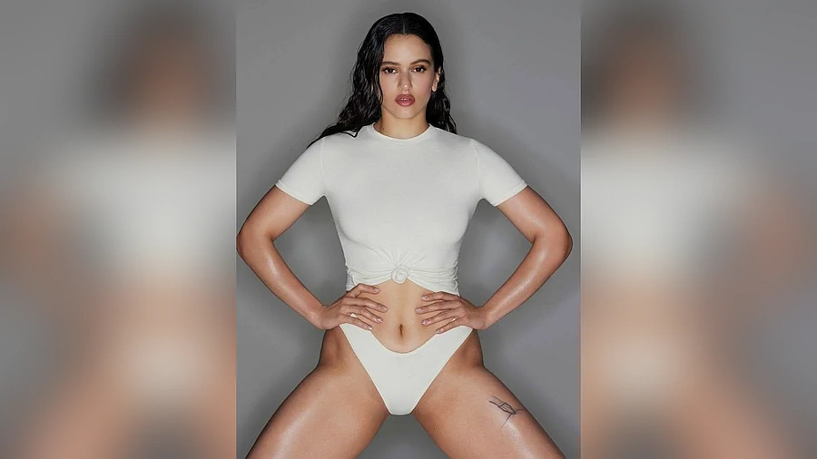 Rosalía posa con lencería de Kim Kardashian