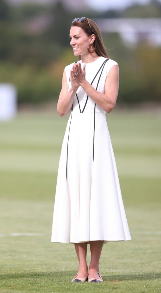 La duquesa de Cambridge asiste a la Royal Charity Polo Cup 202204 563x1024 - La duquesa de Cambridge asiste a la Royal Charity Polo Cup 2022