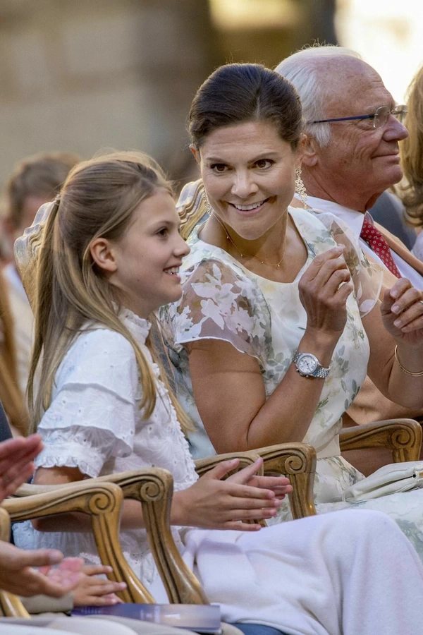 La princesa heredera Victoria celebra su 45 cumpleanos 005 - La princesa Victoria de Suecia celebró su 45 cumpleaños