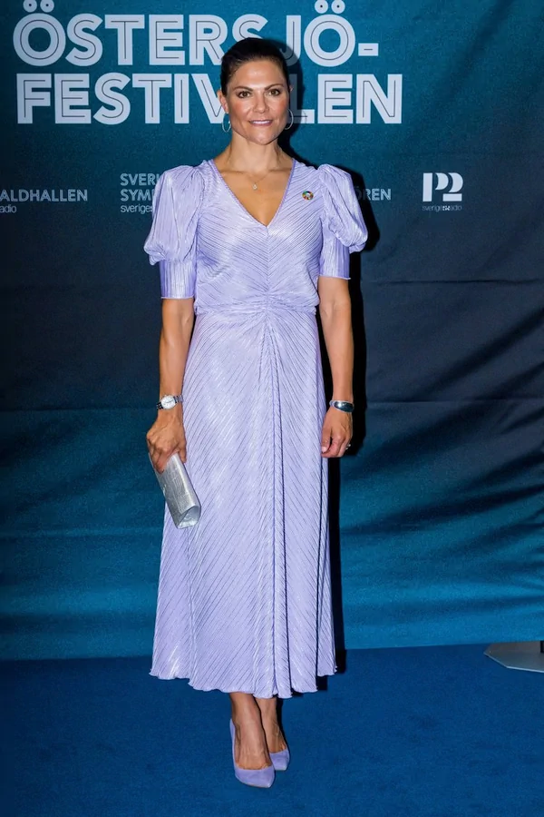 La princesa heredera Victoria de Suecia asiste a la inauguracion del Festival del Mar Baltico 2022 005 - La princesa heredera Victoria de Suecia asiste a la inauguración del Festival del Mar Báltico 2022