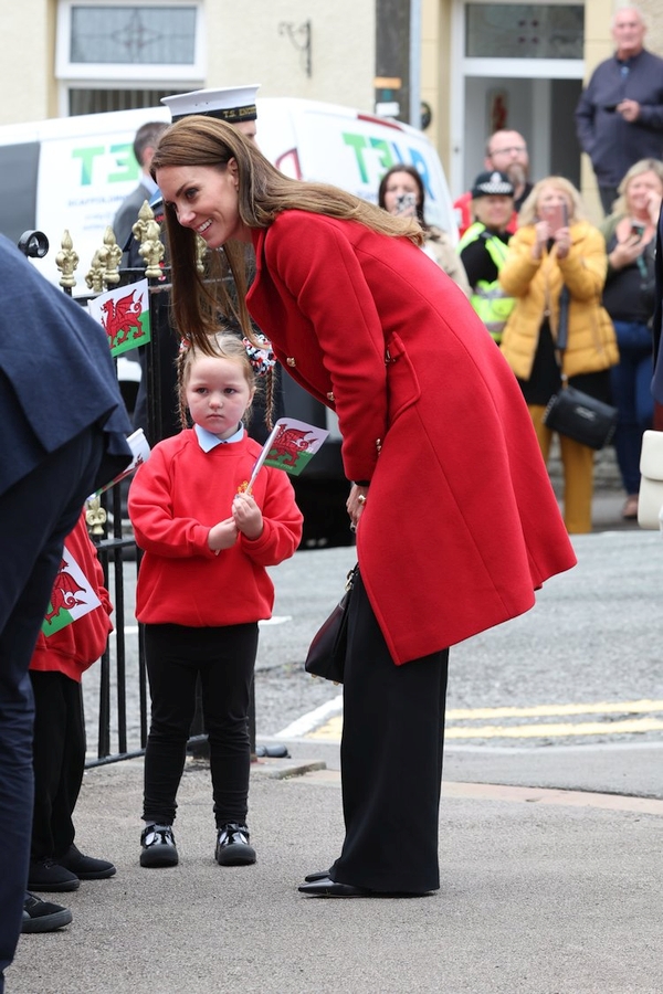 El Principe y la Princesa de Gales visitan Gales 08 - La visita del Príncipe y la Princesa de Gales al norte de Gales