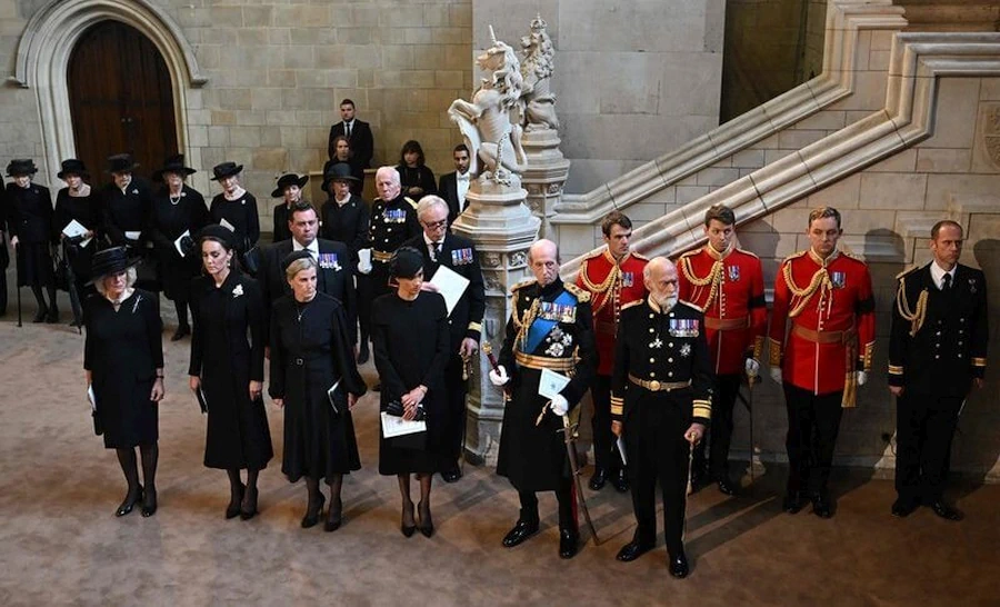El ataud de la reina Isabel II llego al Palacio de Westminster 012 - El ataúd de la reina Isabel II llegó al Palacio de Westminster