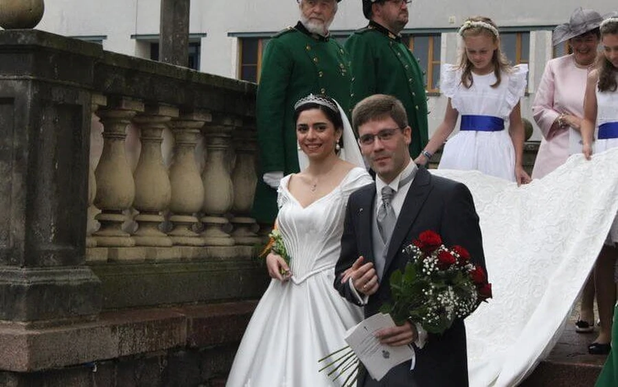 El principe heredero Alexander se caso con Hande Macit 002 - El príncipe heredero Alexander se casó con Hande Macit en Neustrelitz