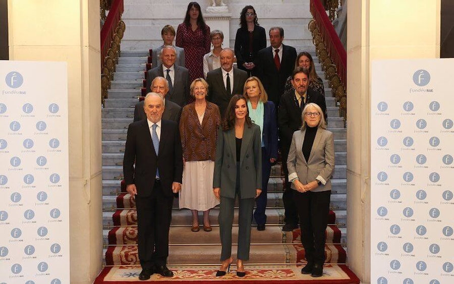 La Reina Letizia asistio a la reunion de trabajo de FundeuRAE 05 - Reina Letizia asiste a reunión de la Real Academia Española