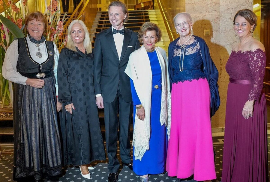 La reina Sonja de Noruega y la reina Margarita de Dinamarca, asistieron a una cena de gala en Oslo
