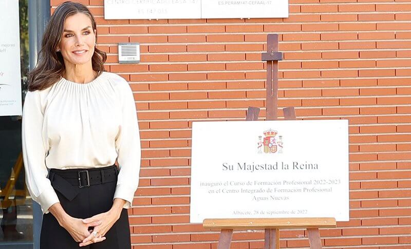Reina Letizia innaguracion en Albacete 012 - La Reina Letizia asiste a la inauguración del curso de formación profesional 2022-2023 en Albacete