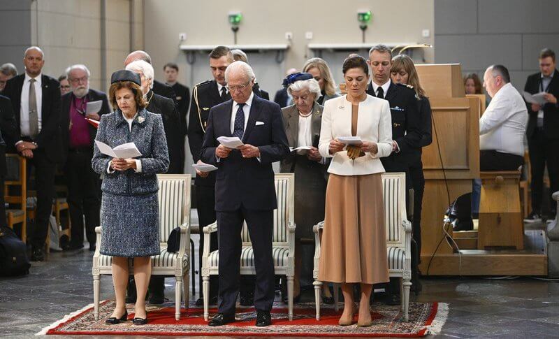 La familia real sueca asistió a la reunión del consejo de la iglesia en la catedral de Uppsala