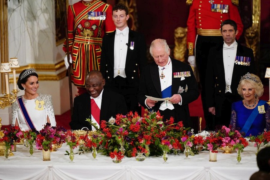 El rey y la reina del Reino Unido organizan el banquete de estado en honor al presidente de Sudafrica 8 - Los reyes del Reino Unido organizan el banquete de estado en honor al presidente de Sudáfrica