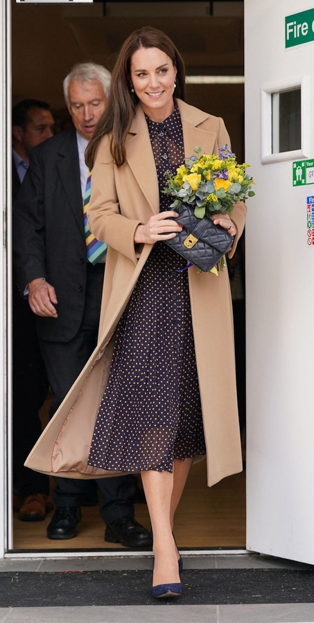 La princesa Catalina de Gales visita el Centro Comunitario de Ucrania el 17 de noviembre de 2022 en Reading, Inglaterra.