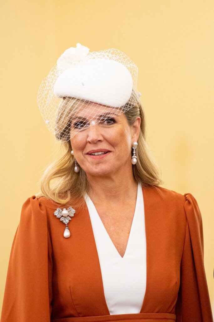 Königin Maxima (NL), bei der Begrüssung durch Griechenlands Präsidentin Katerina_Sakellaropoulou im Präsidentenpalast in Athen im Rahmen des Staatsbesuchs des niederländischen Königspaares in Griechenland, Tag 2, Athen, Griechenland, 31. Oktober 2022