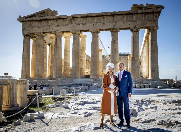 ATHENE – Koning Willem-Alexander en koningin Maxima brengen een bezoek aan de Akropolis, waarbij tijdens een wandeling onder meer het Erechtheion en het Parthenon werden bezichtigd. Het koningspaar brengt een driedaags bezoek aan Griekenland. ANP SEM VAN DER WAL