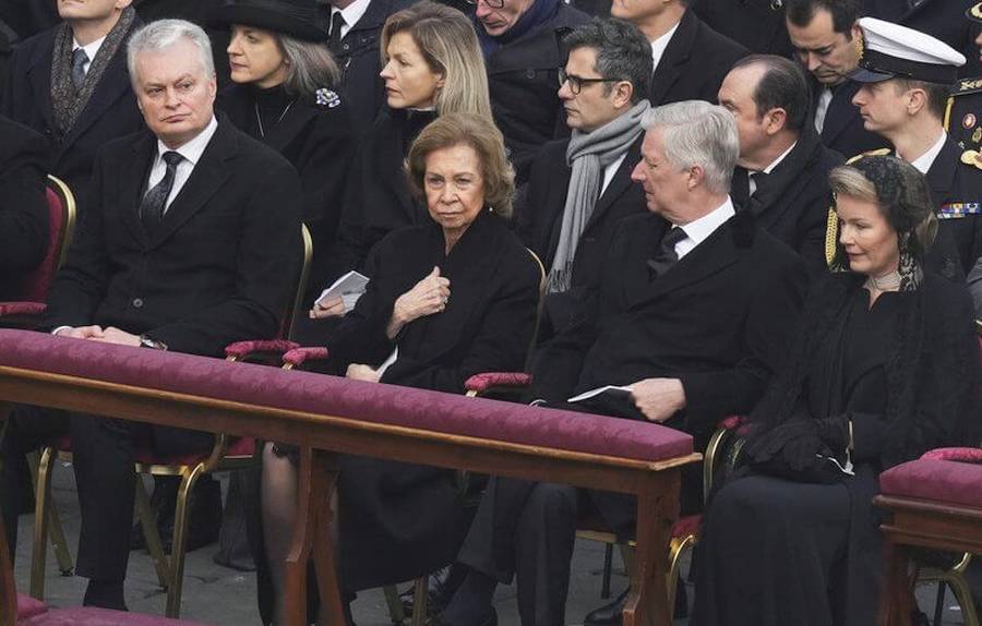 La casa real de Belgica y Espana funeral del Papa emerito Benedicto XVI 4 - Los reyes de Bélgica y la reina Sofía asisten al funeral  del Papa emérito Benedicto XVI