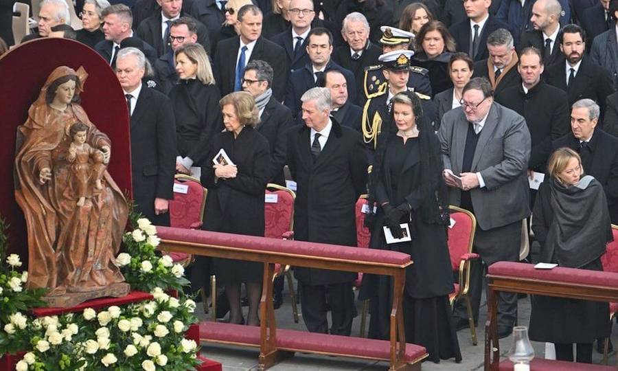 La casa real de Belgica y Espana funeral del Papa emerito Benedicto XVI 5 - Los reyes de Bélgica y la reina Sofía asisten al funeral  del Papa emérito Benedicto XVI