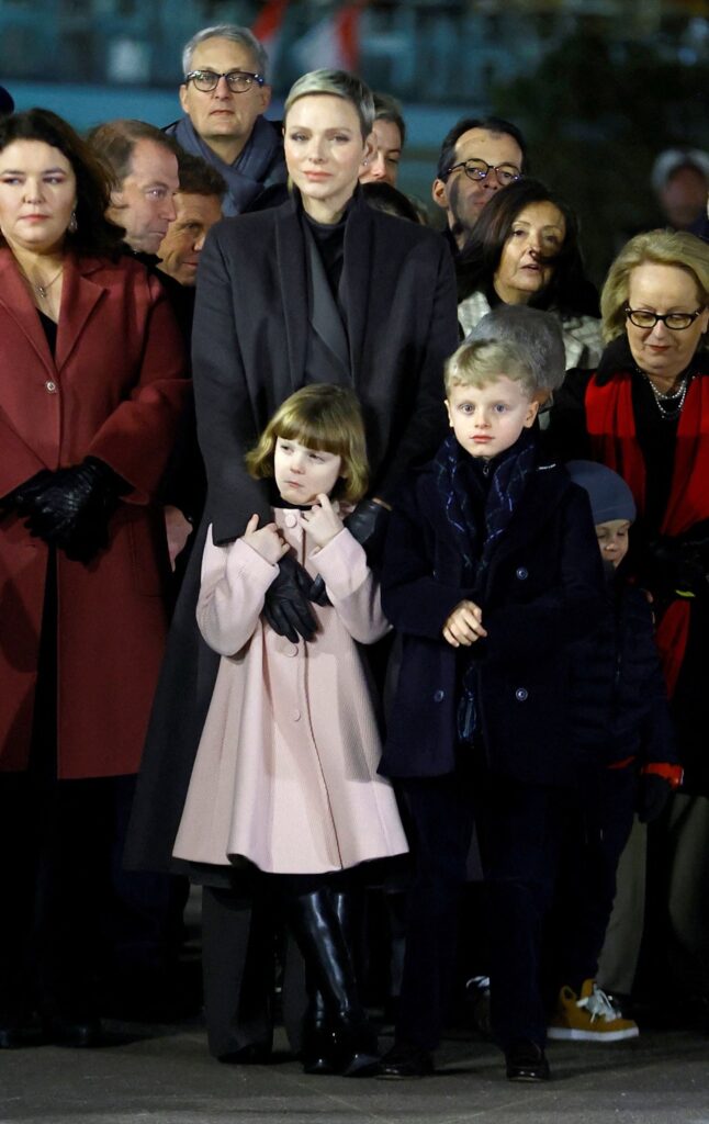 Princesa Charlene de Monaco asiste a la ceremonia de Santa Devota 1 18 646x1024 - La princesa Charlène asiste a la ceremonia de la Sainte-Dévote 2023