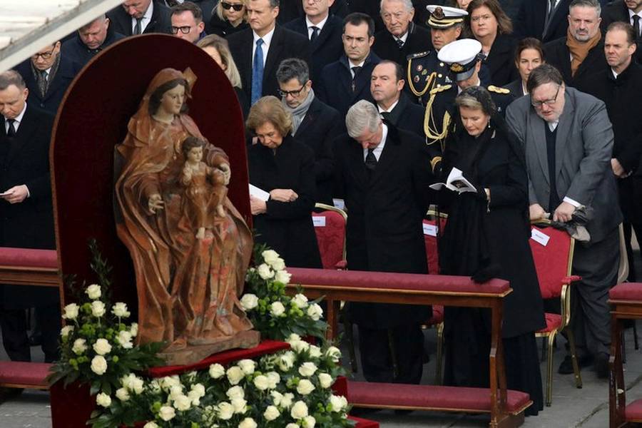 funeral del Papa emerito Benedicto XVI 6 - Los reyes de Bélgica y la reina Sofía asisten al funeral  del Papa emérito Benedicto XVI