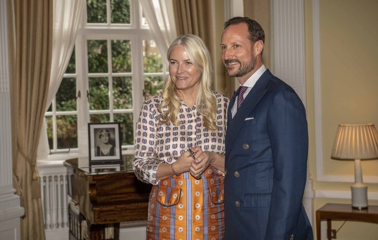El Principe Heredero y la Princesa Heredera de Noruega visitan la Embajada de Noruega en Londres 2 - Los príncipes herederos de Noruega visitan el Reino Unido