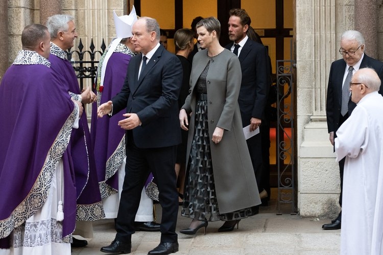 La familia principesca de Monaco asiste a misa en memoria del principe Rainiero III 12 - La familia principesca de Mónaco asiste a misa en memoria del príncipe Rainiero III