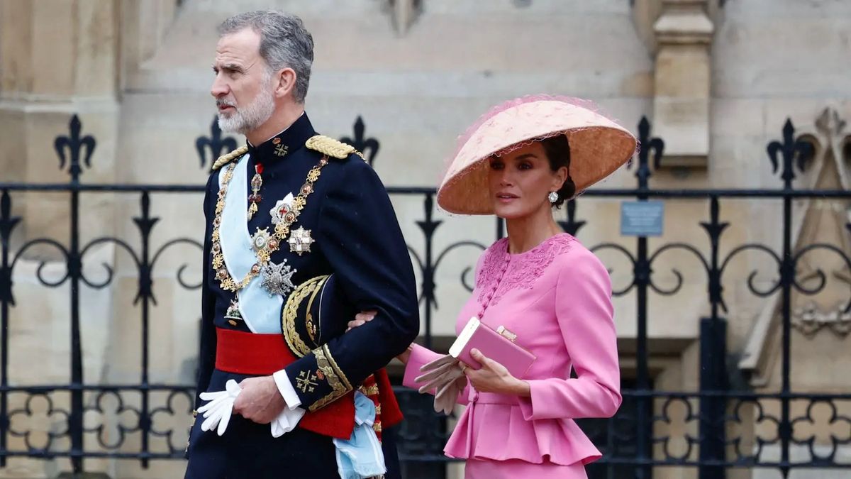 La Reina Letizia brilla en la Coronación de Carlos III y Camilla