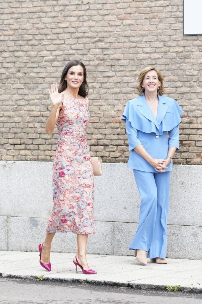 La Reina Letizia y la Reina Rania 1 3 682x1024 - La Reina Letizia y la Reina Rania asisten a las Jornadas de la Institución del Patrimonio Nacional en Madrid