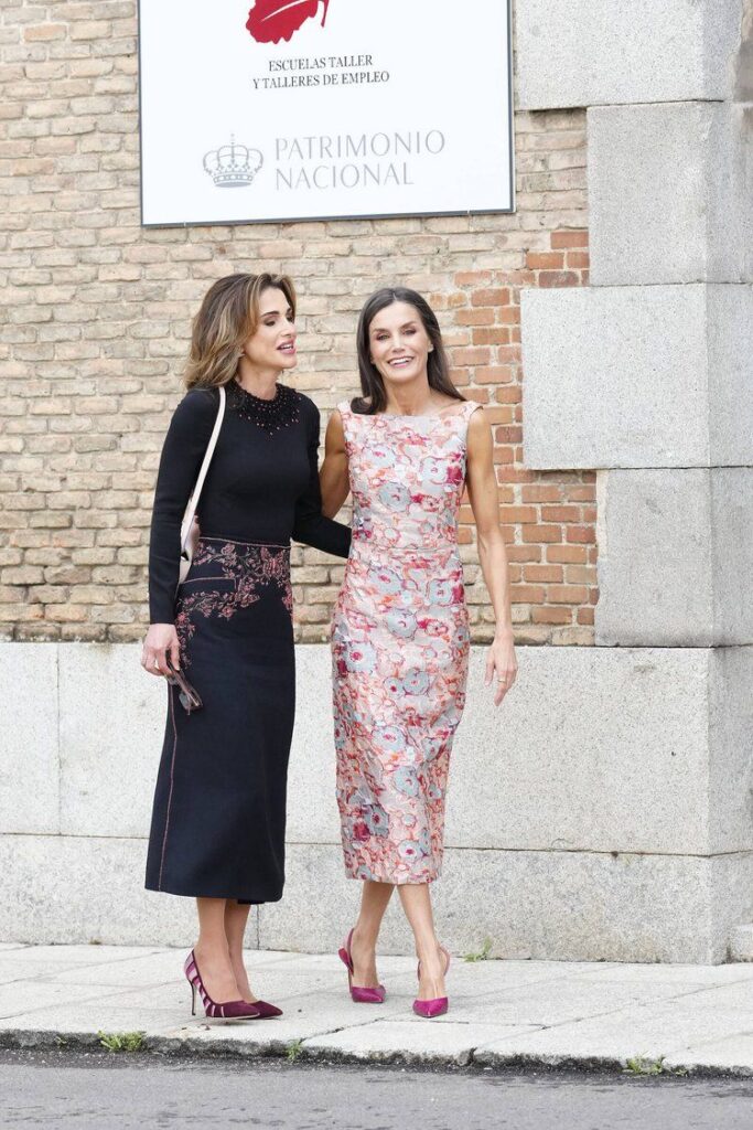La Reina Letizia y la Reina Rania 1 5 683x1024 - La Reina Letizia y la Reina Rania asisten a las Jornadas de la Institución del Patrimonio Nacional en Madrid