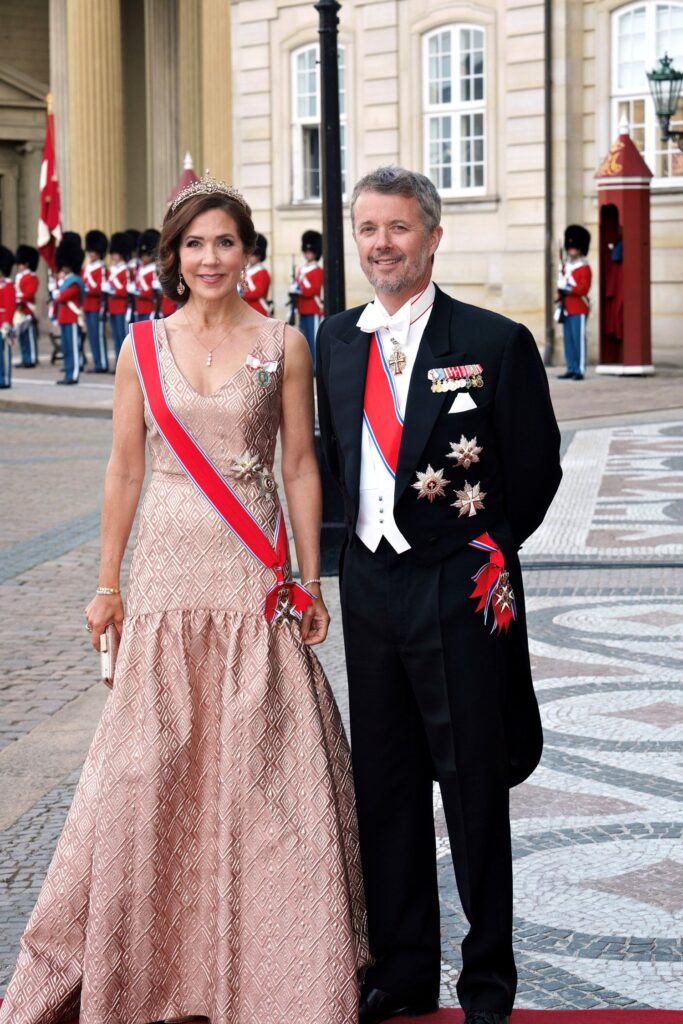 Los principes herederos de Dinamarca 5 683x1024 - La reina Margarita II organiza un banquete de estado en honor del rey y la reina de Noruega