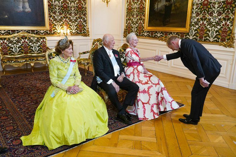 banquete de estado en honor del rey y la reina de Noruega 5 - La reina Margarita II organiza un banquete de estado en honor del rey y la reina de Noruega