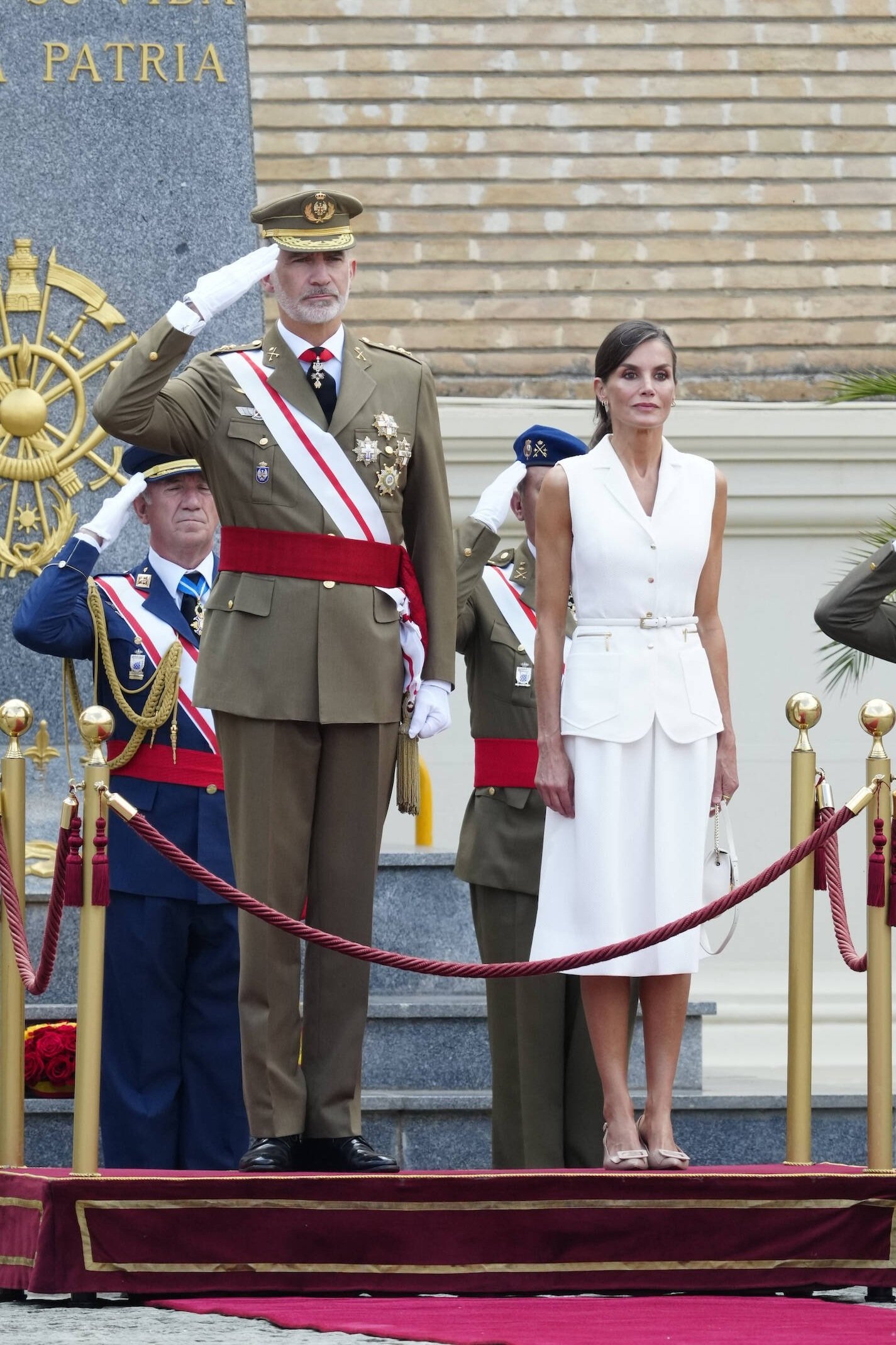Los Reyes de España asisten al Acto de Entrega de Despachos Reales y Nombramientos de Nuevos Oficiales en la Academia General Militar de Zaragoza