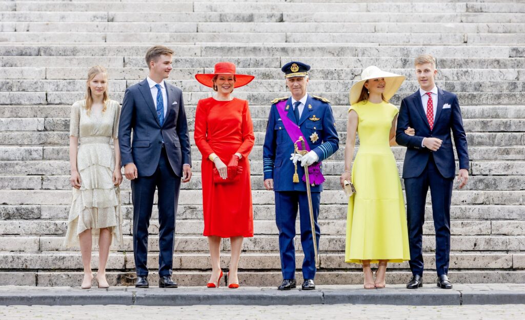 Le roi Filip, la reine Mathilde, la princesse Elisabeth, le prince Emmanuel, le prince Gabriel, la princesse Eleonore, le roi Albert, la reine Paola de Belgique – La famille royale de Belgique lors de la Fête Nationale de Belgique et le jubilé de 10 ans du Roi Filip à Bruxelles, Belgique, le 21 juillet 2023.