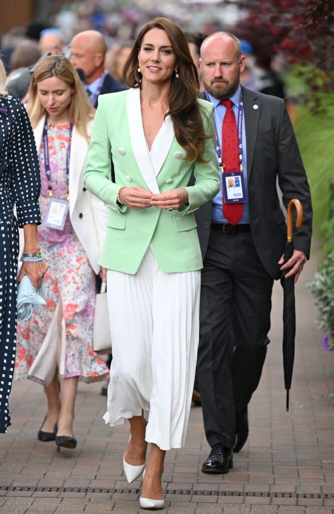 La Princesa de Gales asiste a Wimbledon 2023 Dia 2 5 666x1024 - La Princesa de Gales asiste a Wimbledon 2023 Día 2