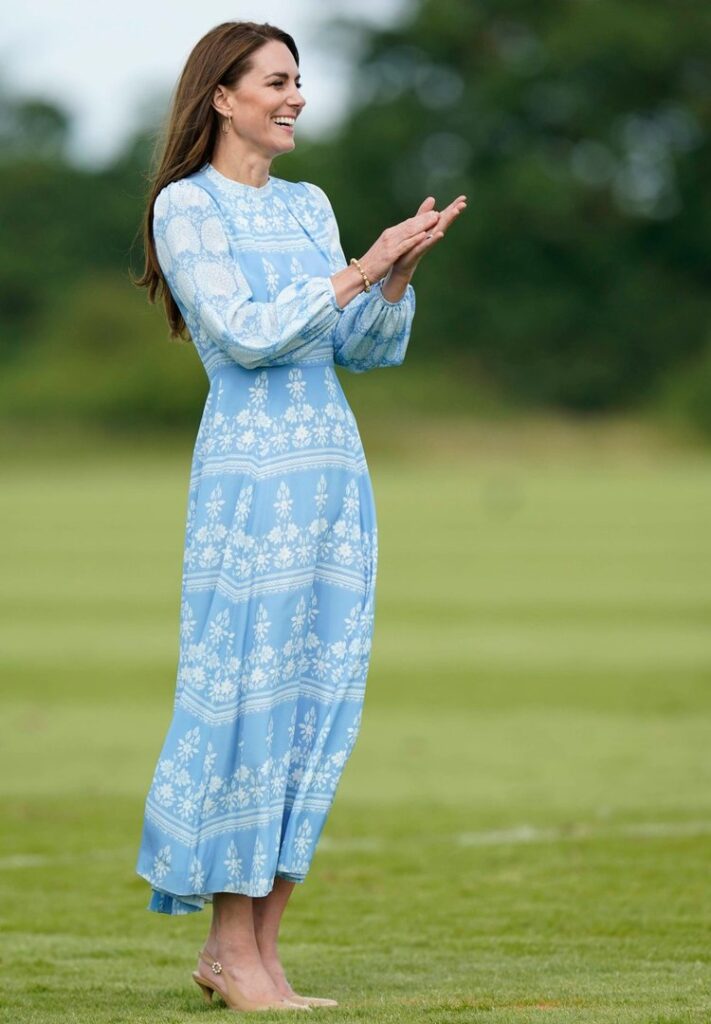 La Princesa de Gales asiste a la Royal Charity Polo Cup de Out Sourcing Inc. 2023 08 711x1024 - La Princesa de Gales asiste a la Royal Charity Polo Cup de Out-Sourcing Inc. 2023