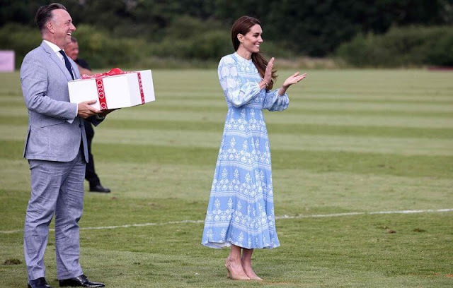 La Princesa de Gales outfit 2 - La Princesa de Gales asiste a la Royal Charity Polo Cup de Out-Sourcing Inc. 2023