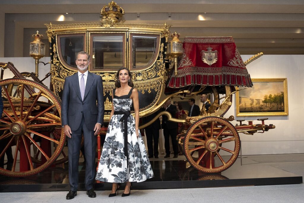 El Rey Felipe VI, la Reina Letizia y el Presidente Pedro Sánchez asisten a la inauguración de la Sala de las Colecciones Reales en el Palacio Real. Madrid – 25 de julio de 2023