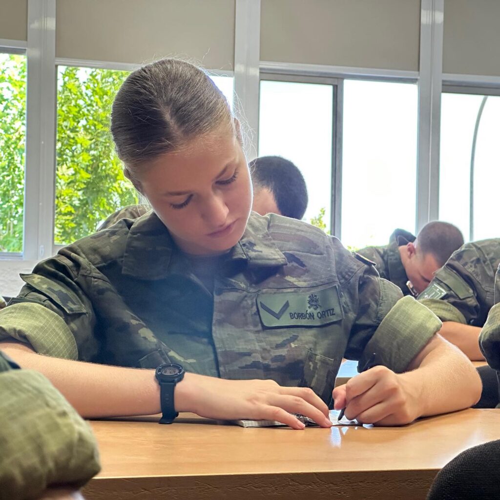 cadete borbon ortiz1 1 1024x1024 - La Princesa de Asturias, en su primer día en la Academia General Militar de Zaragoza