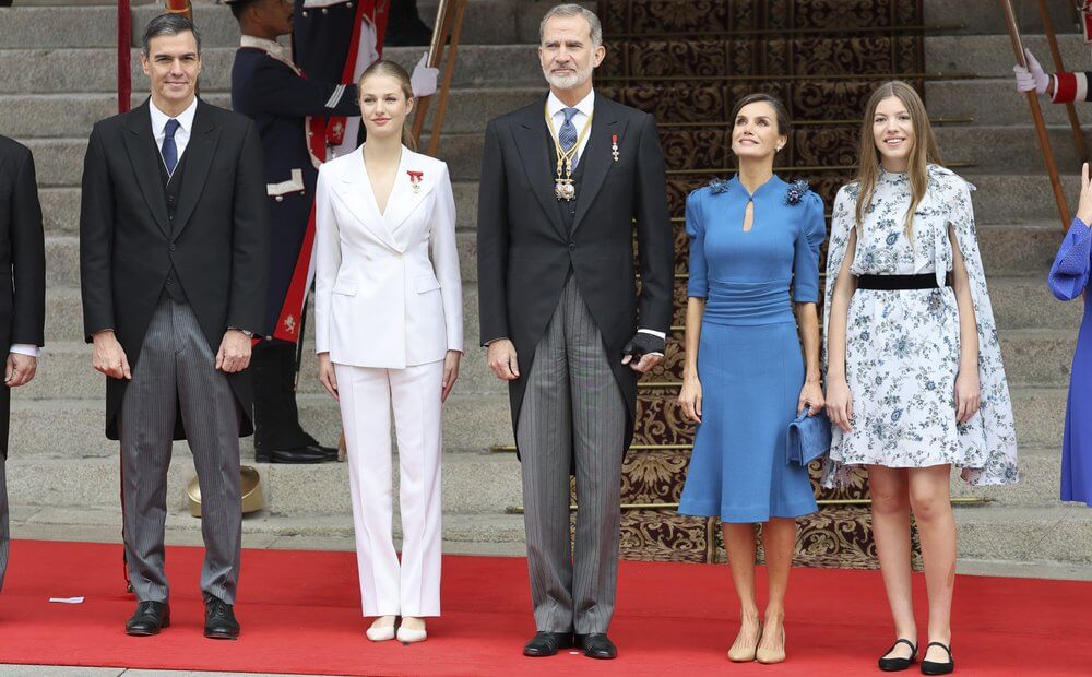 la princesa Leonor celebra su 18 cumpleanos 03 - Leonor de Borbón: Un Look con Significado en su Día de Jura de la Constitución