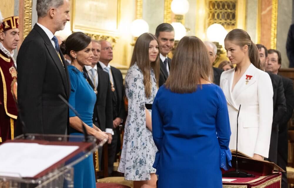 la princesa Leonor celebra su 18 cumpleanos 08 - Leonor de Borbón: Un Look con Significado en su Día de Jura de la Constitución