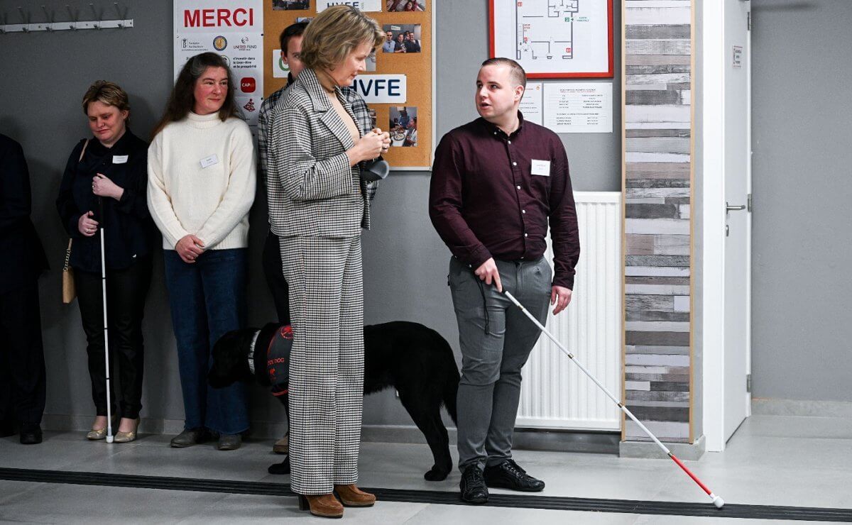 La Reina Matilde visitó la organización Handicap Visuel Formation Emploi