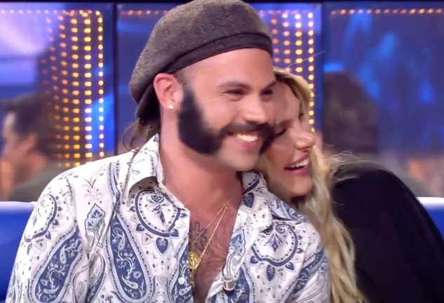 Ivana Icardi y Finito confirman su romance con un beso en directo: "No dormimos, había mucho de lo que hablar"