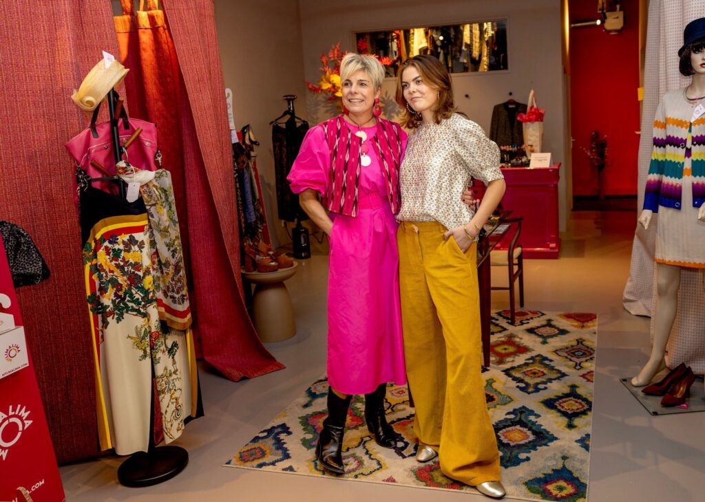 La condesa Eloise y la princesa Laurentien7 1024x730 - La princesa Laurentien y la condesa Eloise visitan la tienda de ropa vintage My Lima Lima en La Haya