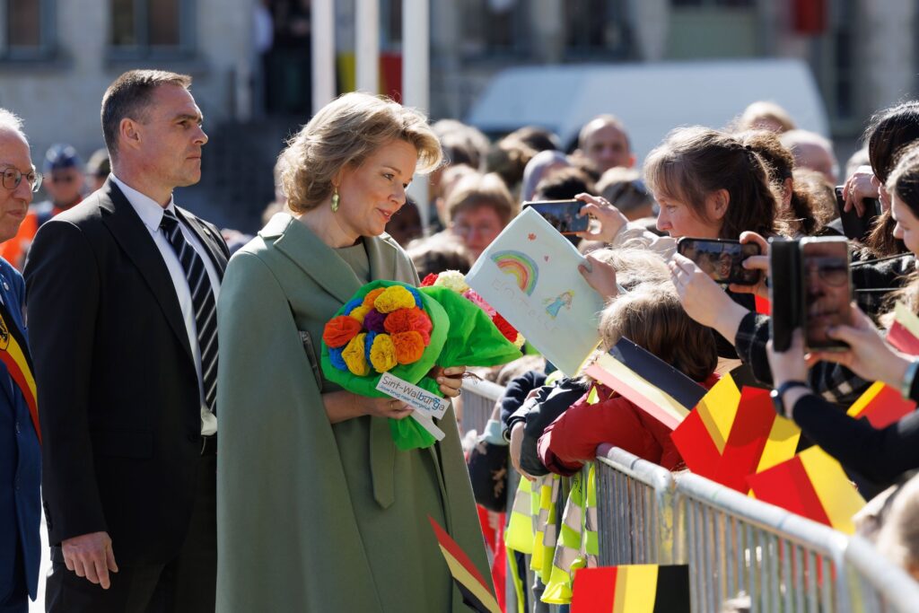 La reina Matilde de Bélgica fotografiada durante una visita real a Oudenaarde, el martes 19 de marzo de 2024, como parte de una visita a la provincia de Flandes Oriental. BELGA FOTO KURT DESPLENTER