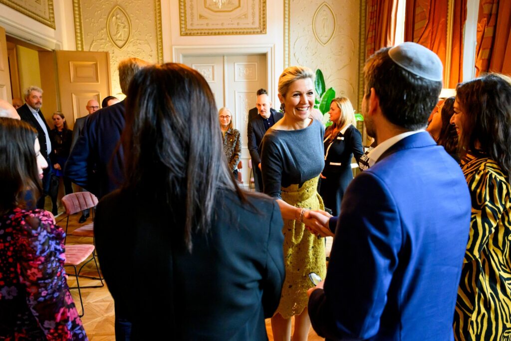 La Reina Máxima (NL), el Rey Willem-Alexander (NL), en una reunión con dos grupos de Ámsterdam sobre el impacto de la situación en Gaza e Israel en los Países Bajos en la residencia oficial del alcalde de Ámsterdam, Países Bajos, el 29 de febrero de 2024. .