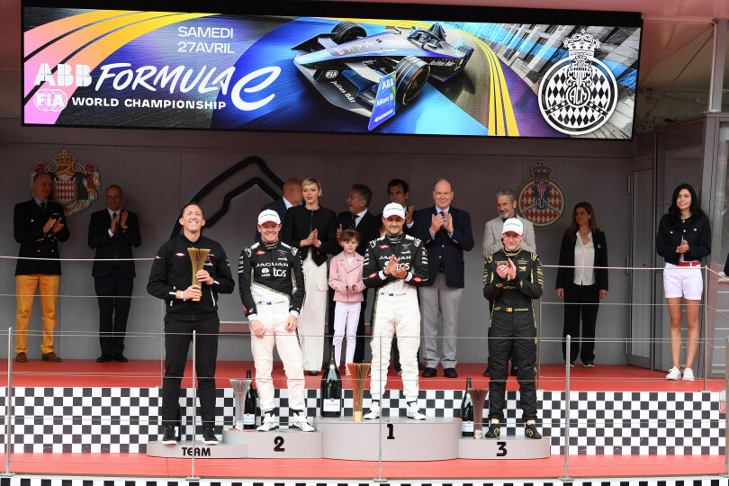 Jacques y Gabriella de Monaco protagonistas del podio del gran premio de Formula E2 - Los príncipes de Mónaco asisten al Gran Premio de Fórmula E de Mónaco